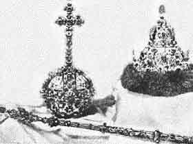 Большой наряд царя Алексея Михайловича: венец скипетр и держава. Фото с сайта www.rusinst.ru Большой наряд царя Алексея Михайловича: венец скипетр и держава. Фото с сайта www.rusinst.ru