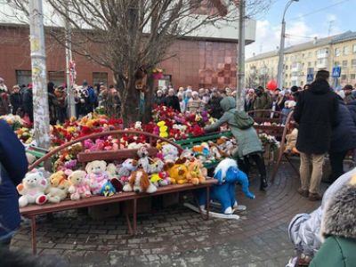 Стихийный митинг в Кемерово. Фото: вечерний-екатеринбург.рф