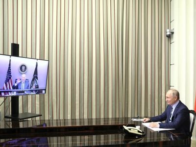 Джо Байден и Владимир Путин, онлайн-встреча 7.12.21. Фото: kremlin.ru